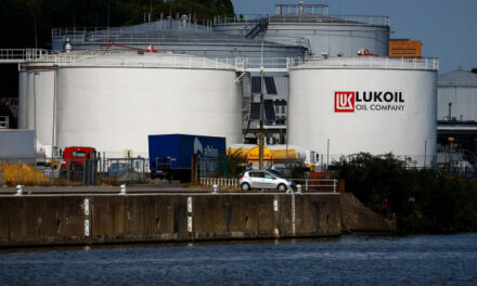 Обвал цен на нефть из-за ОПЕК+. Что будет с акциями российских нефтяников