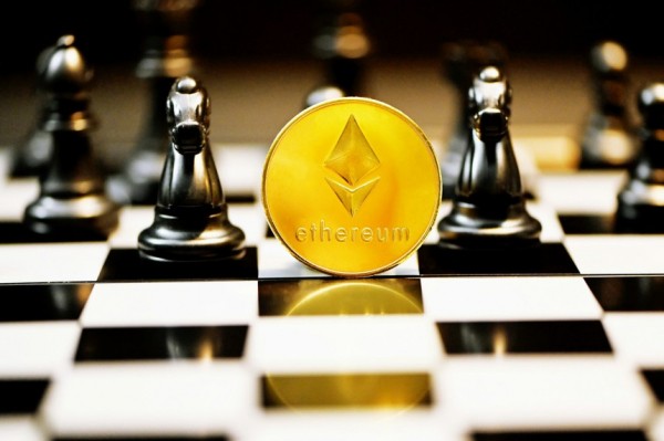Цена Ethereum сжимает между уровнями ключей – 2,1 тыс. Долл. США или 4 тыс. Долл. США?