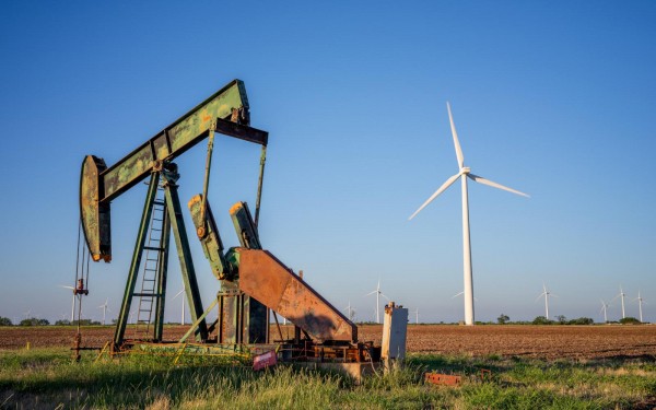 Цена нефти выросла почти на 5% из-за эскалации конфликта Ирана и Израиля