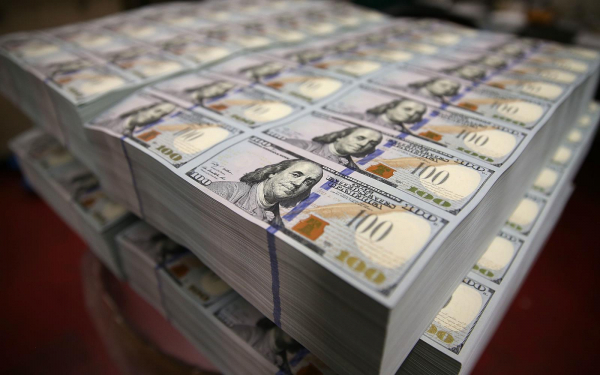 Курс доллара подскочил на фоне новых торговых пошлин Трампа