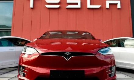 Заявление Маска об учреждении партии обрушило котировки акций Tesla на 7%