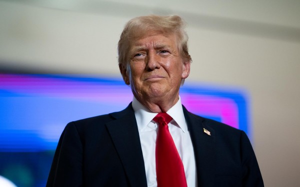 Индекс Мосбиржи снизился на словах Трампа о размещении ядерных подлодок
