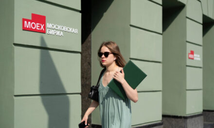 Индекс Мосбиржи упал ниже 2900 пунктов на фоне неопределенности на рынке