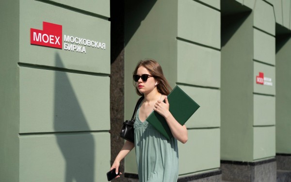 Индекс Мосбиржи упал ниже 2900 пунктов на фоне неопределенности на рынке
