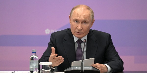 Финвласти ведут себя профессионально, уверяет Путин