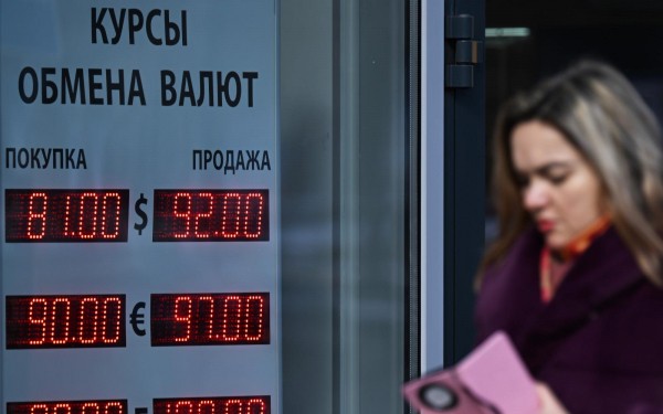 ЦБ опустил курс доллара ниже ₽81 впервые с начала сентября