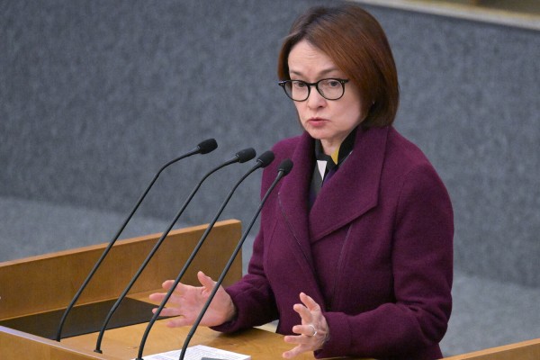 &laquo;Рецессии у&nbsp;нас и близко нет&raquo;. Набиуллина выступает с&nbsp;докладом перед&nbsp;Госдумой 