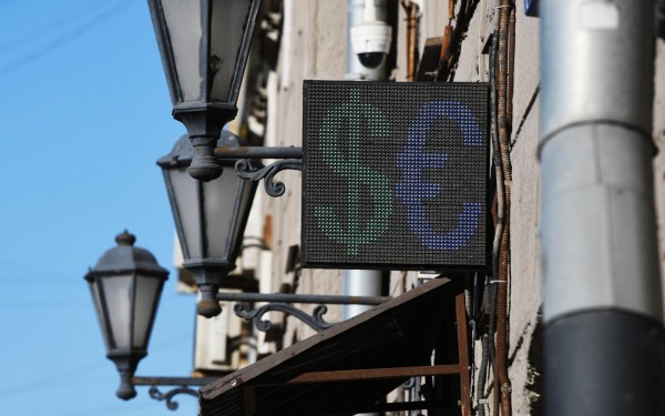 ЦБ поднял курс доллара на 21 октября выше ₽81
ЦБ поднял курс доллара на 21 октября выше ₽81