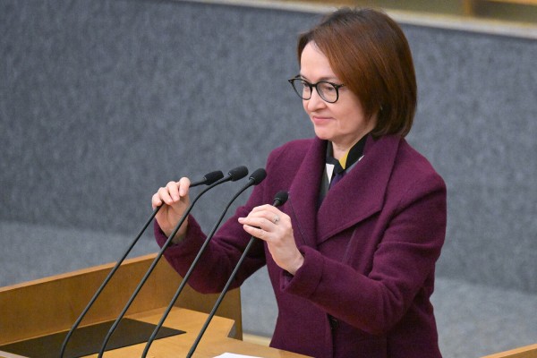 &laquo;Рецессии у&nbsp;нас и близко нет&raquo;. Набиуллина выступает с&nbsp;докладом перед&nbsp;Госдумой 