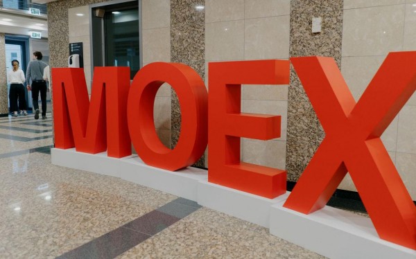 Мосбиржа начнет вечерние торги на срочном рынке позднее обычного
Мосбиржа начнет вечерние торги на срочном рынке позднее обычного
