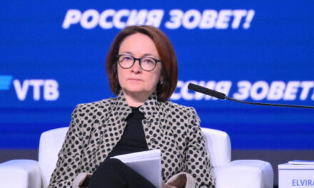 Путин пошутил, что Набиуллиной нравятся все его слова о росте капитализации
