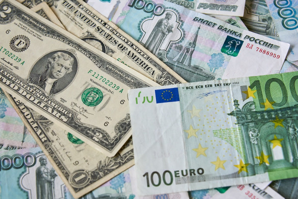 
                    Рост доллара до ₽100 или обвал до ₽50: прогноз по курсу рубля на 2026 год
                