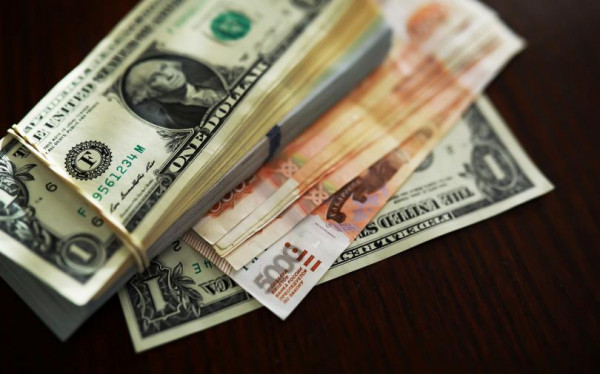 В «Т-Инвестициях» назвали 4 причины для роста доллара до ₽95 к концу года