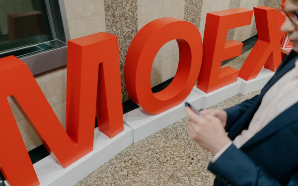 Индекс Мосбиржи упал на фоне захвата США танкера под российским флагом
Индекс Мосбиржи упал на фоне захвата США танкера под российским флагом