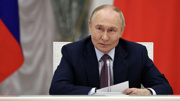 Путин поручил Кабмину и ЦБ расширить импорт приоритетных товаров и услуг