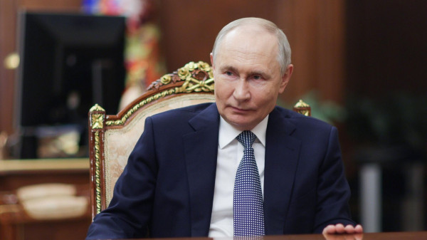Песков: Путин обсуждает дефицит бюджета с правительством и ЦБ