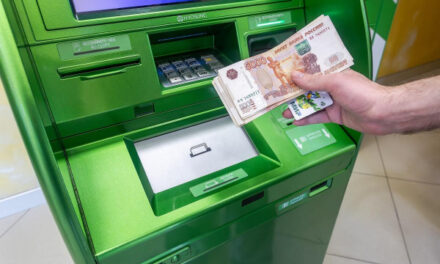 Физлицам запретят вносить через банкоматы более ₽1 млн. Что это значит