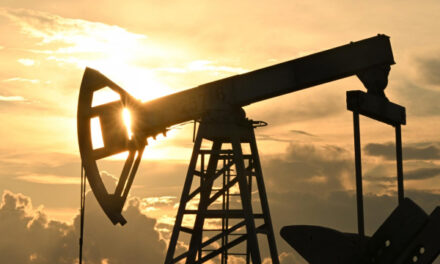 Цены на нефть упали ниже $100 после резкого роста