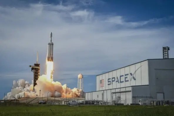 SpaceX может быть оценена а 1,75 трлн USD в ходе IPO