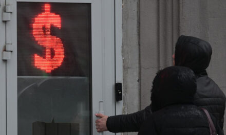 ЦБ резко поднял курс доллара выше ₽84 — впервые за полгода