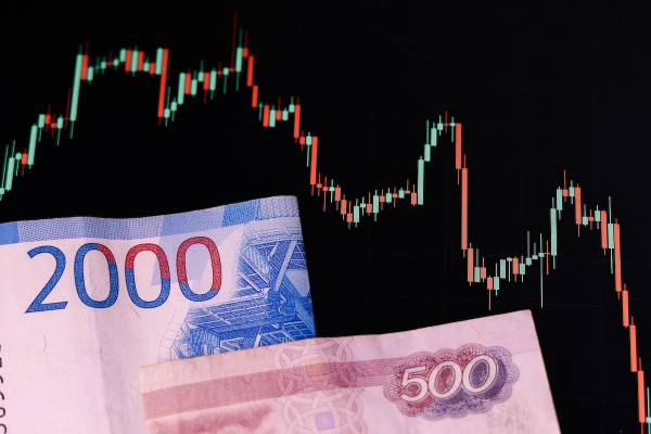 
                    Будет ли доллар ниже ₽80: как повлияет на рубль пауза в бюджетном правиле
                
