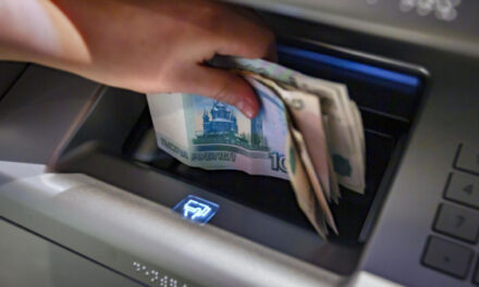 ФНС будет контролировать случаи, когда физлицу переводят более 2,4 млн руб в год