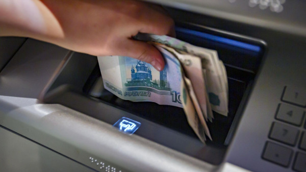 ФНС будет контролировать случаи, когда физлицу переводят более 2,4 млн руб в год