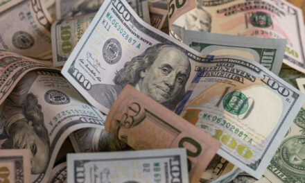 ЦБ снизил курс доллара на 24 апреля до минимума с февраля 2023 года