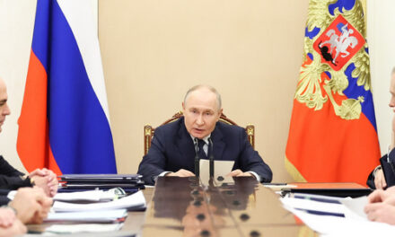 Путин заявил о необходимости дополнительных мер для возобновления роста экономики