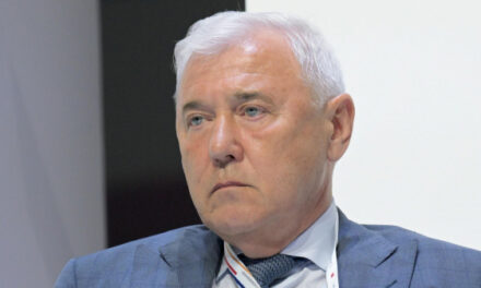 Депутат ГД Аксаков призвал включить все российские банки в белые списки Минцифры