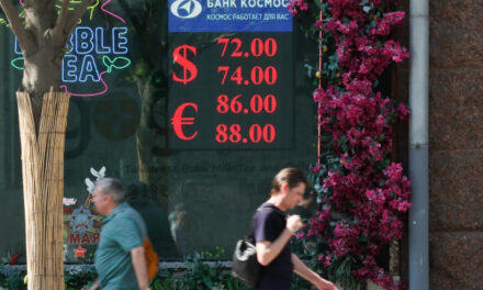 ЦБ поднял курс евро сразу на ₽1,3