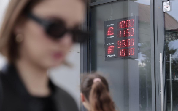 ЦБ опустил курс доллара на 19 мая ниже ₽73 впервые с февраля 2023 года