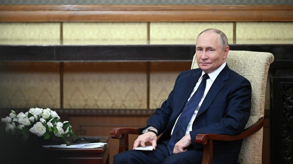 Ушаков: Путина в КНР будут сопровождать 5 вице-премьеров, 8 министров и глава ЦБ