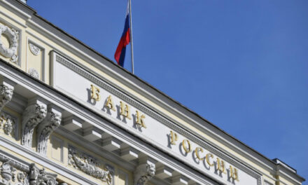 ЦБ: количество россиян, имеющих кредиты и микрозаймы, снизилось
