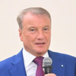 Греф: ключевую ставку Банка России следует снижать