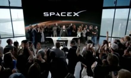 Акции SpaceX выросли в цене до 163 USD после размещения