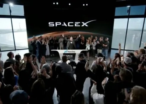 Акции SpaceX выросли в цене до 163 USD после размещения