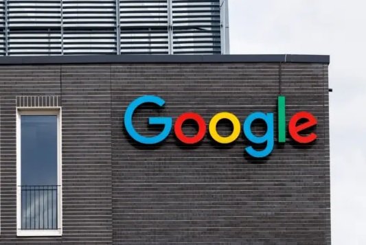 Капитализация Alphabet снизилась на 7,2% после увольнения ведущих специалистов по ИИ