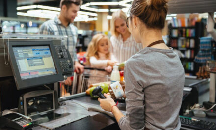 Законно ли требование продавца оплатить покупку наличными: разбор