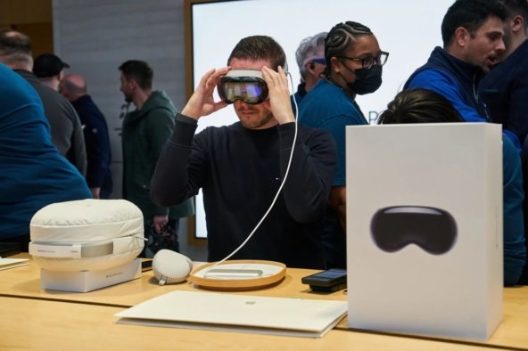 OpenAI переманил главу Apple Vision Pro