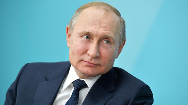 Путин сообщил, что постоянно слушает дискуссии ЦБ с экономическим блоком кабмина