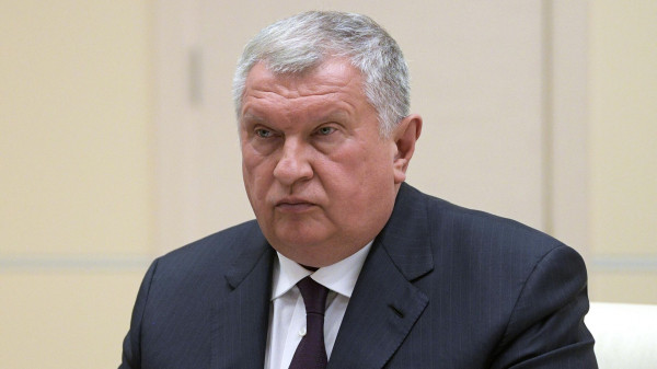 Сечин призвал решить вопросы со ставкой ЦБ и тарифами монополий Сечин призвал решить вопросы со ставкой ЦБ и тарифами монополий