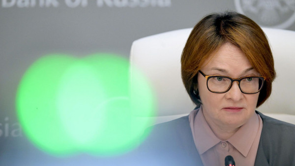 Набиуллина призвала не искать тайных сигналов от ЦБ в носках и брошках