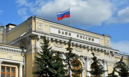 Аналитики ожидают, что ЦБ в пятницу впервые за год сохранит ключевую ставку