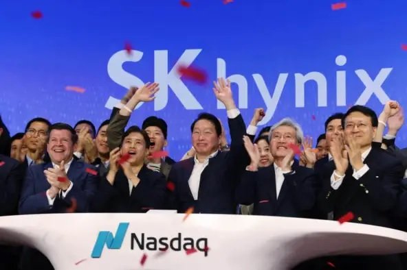 Листинг на Nasdaq обрушил котировки акций SK Hynix на 15,4% Листинг на Nasdaq обрушил котировки акций SK Hynix на 15,4%