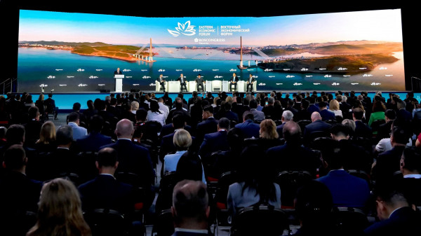 Путин поручил создать финансовый центр на базе Восточной биржи