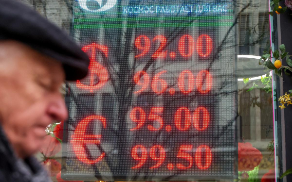 
                    Доллар ниже ₽86: что происходит в обменниках Москвы 25 февраля

                