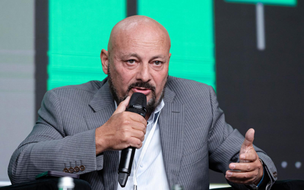 
                    Инвестбанкир Евгений Коган назвал лучшие способы вложения ₽1 млн

                