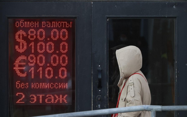
                    Официальный курс доллара ЦБ вырос почти на ₽1 и вновь превысил ₽97

                