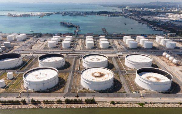 
                    Нефть Brent превысила $77 после сообщений о новых санкциях против России

                
